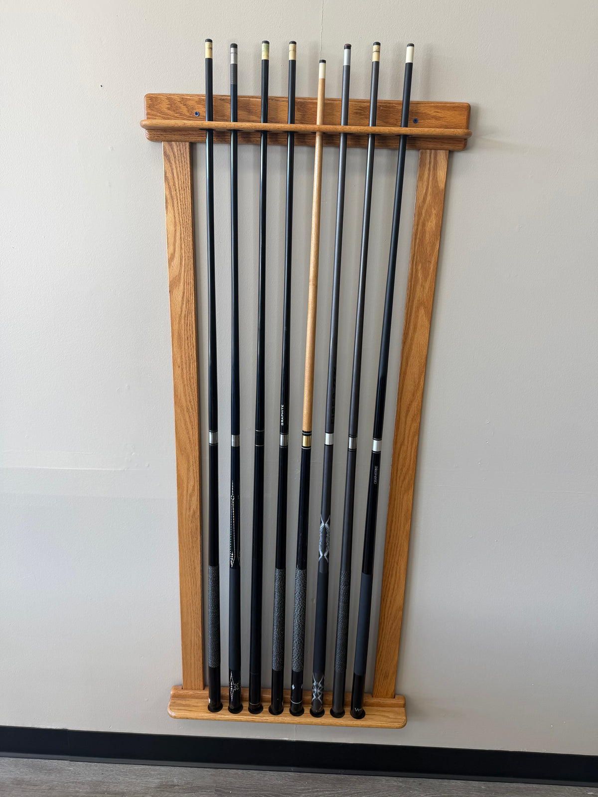 Used AS-IS 8 cue wall rack