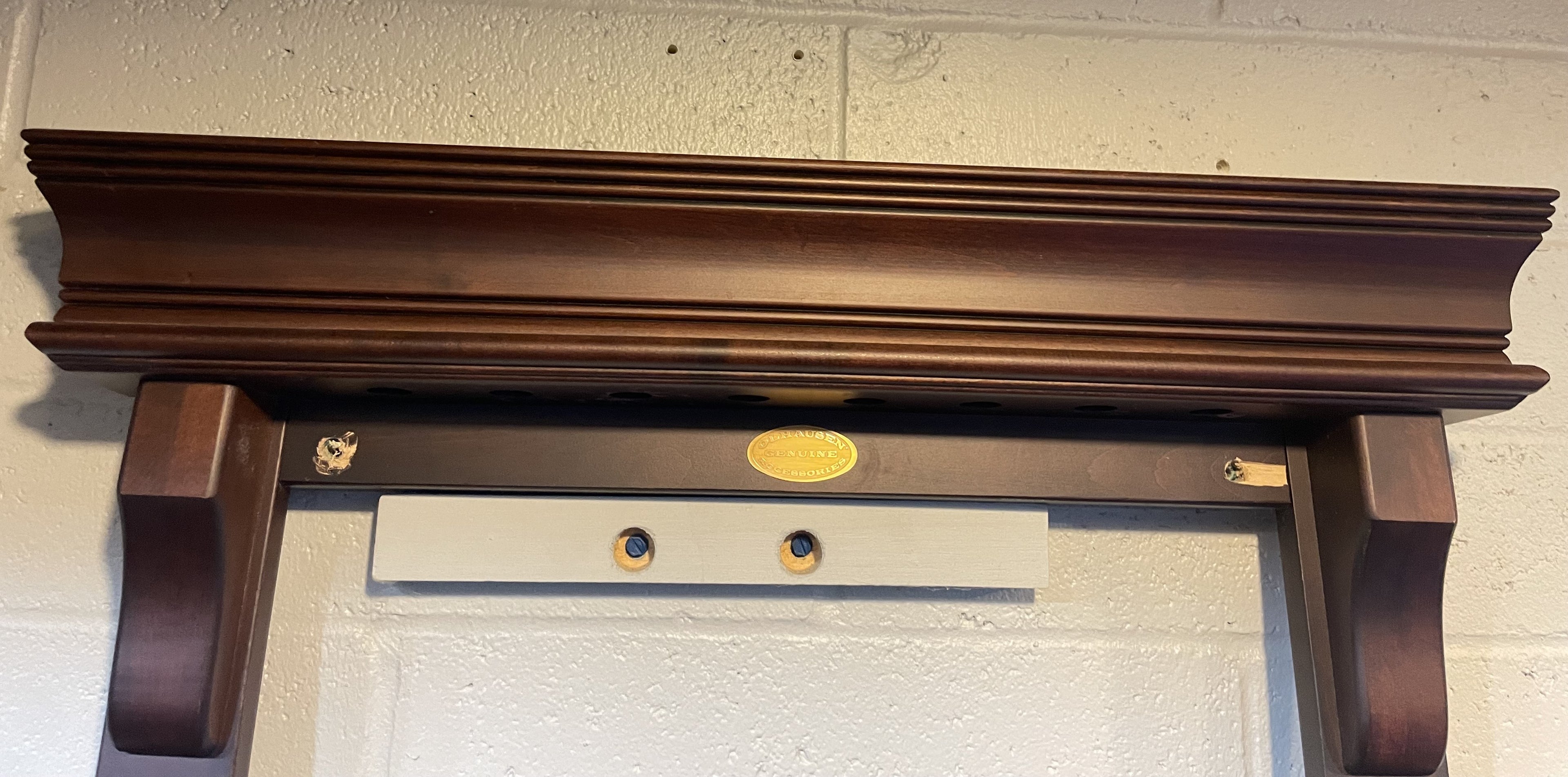 Olhausen 8 cue wall rack