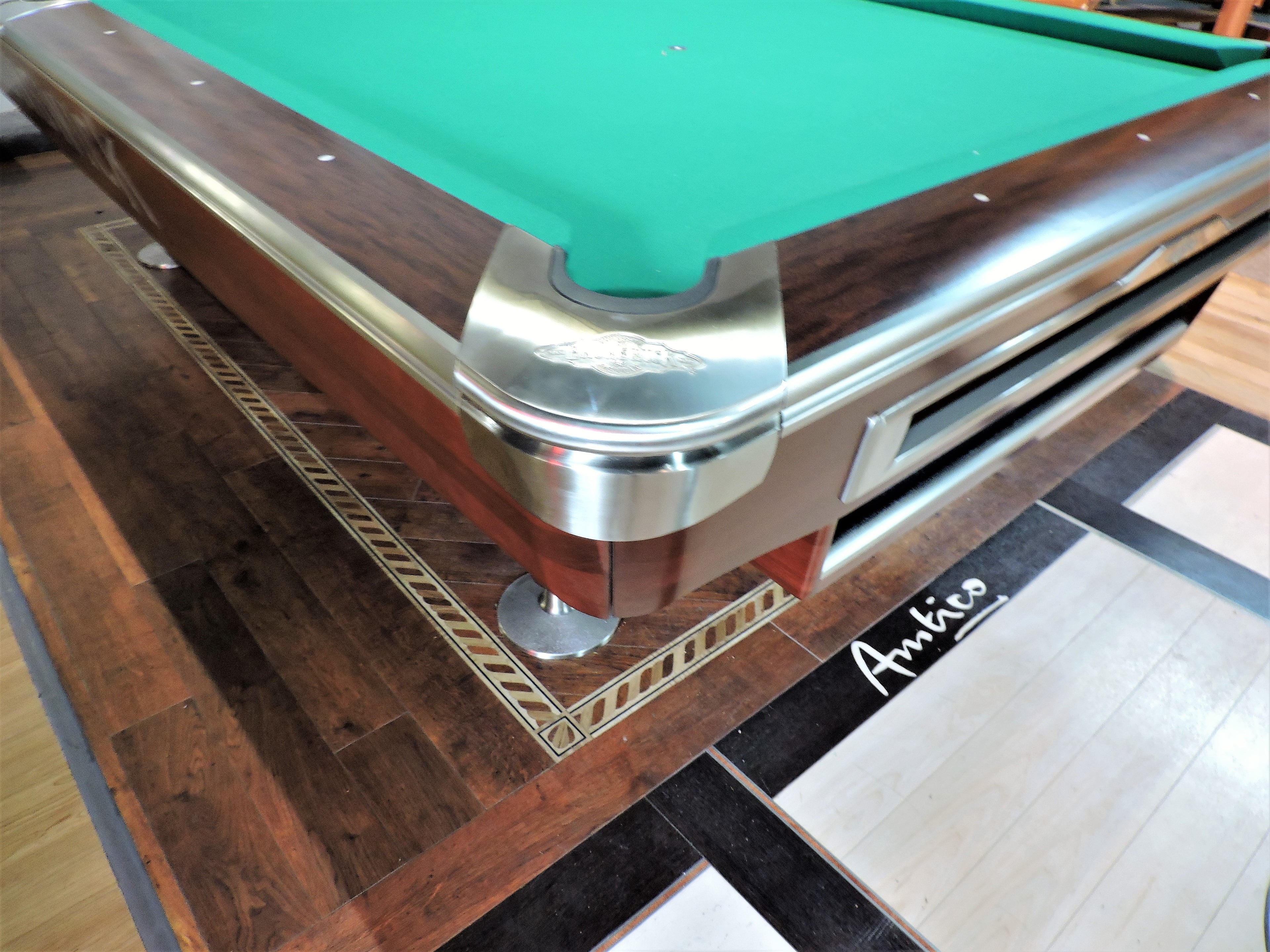 Brunswick Gold Crown V