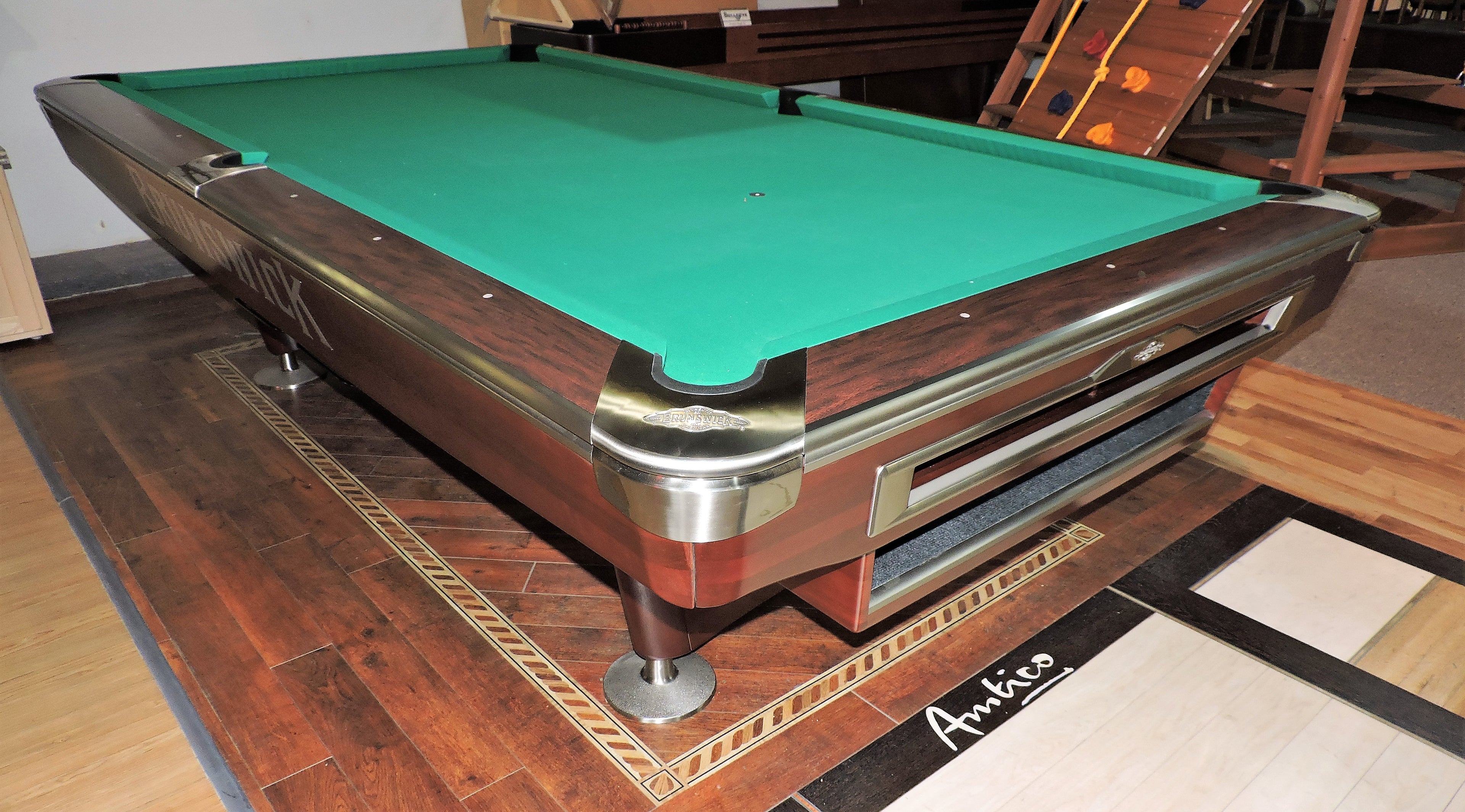 Brunswick Gold Crown V